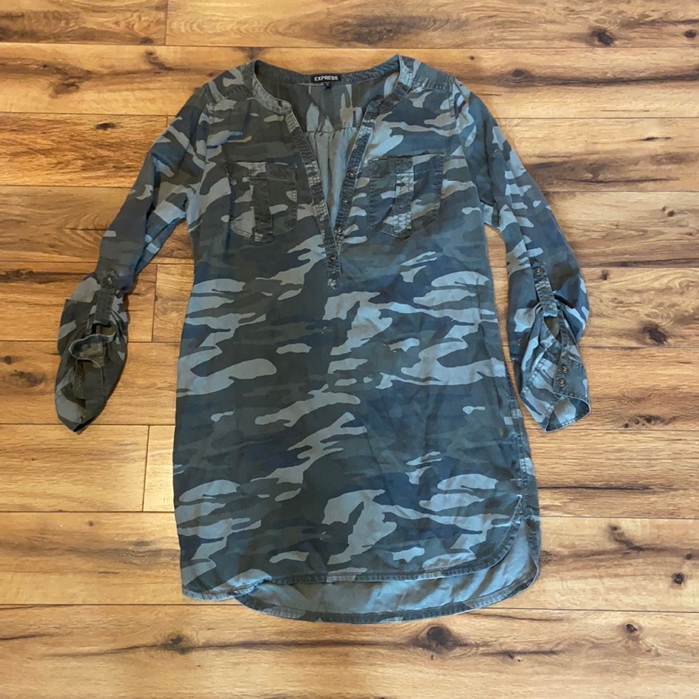 Camo express T-shirt part button up dress medium